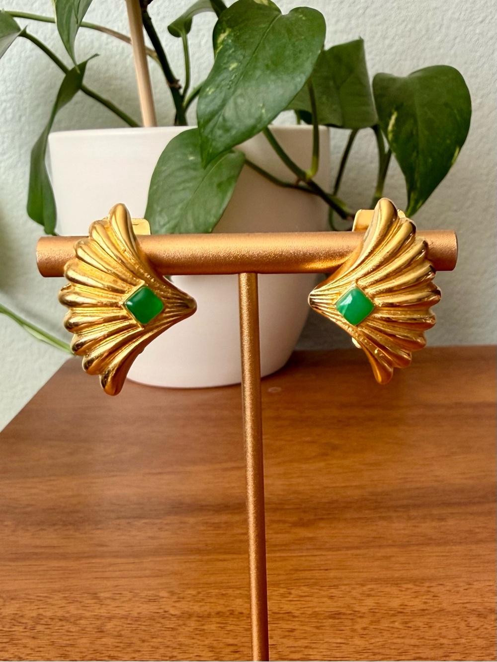 Vintage Gem Craft Gold Tone and Square Green Cabochon Fan Shell Wing Earrings